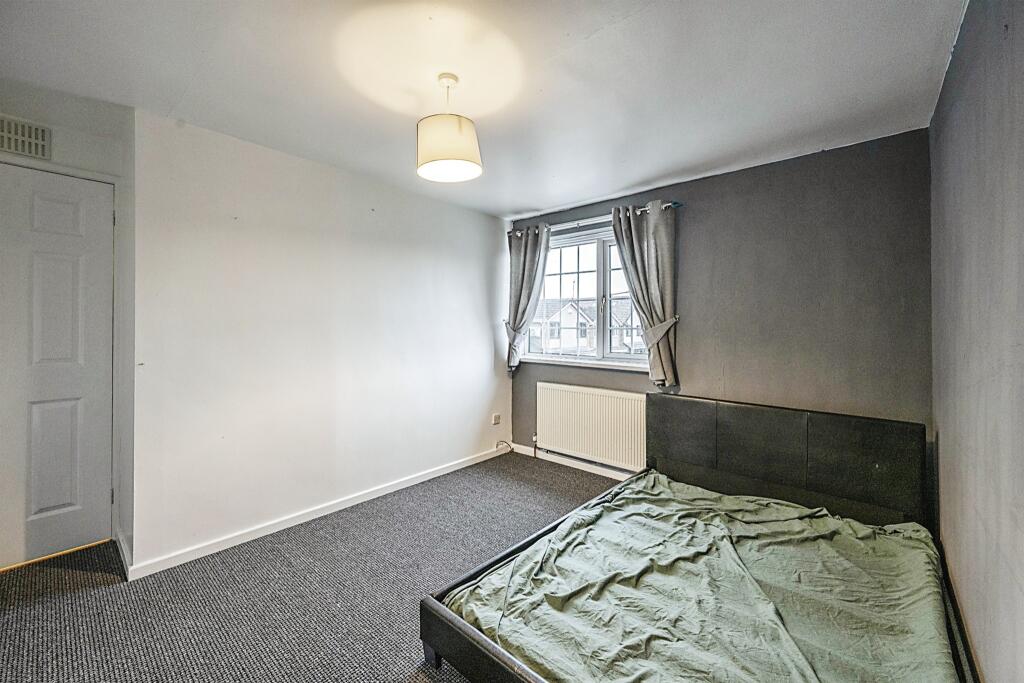 4 bedroom semidetached house for sale in Kelsey Gardens, Bessacarr