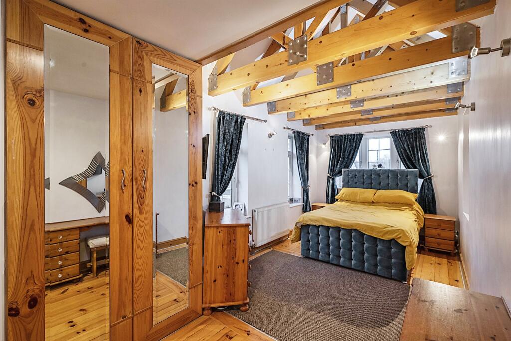 4 bedroom semidetached house for sale in Kelsey Gardens, Bessacarr
