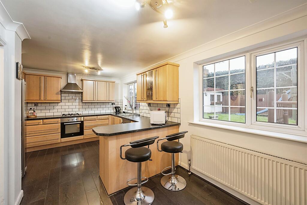 4 bedroom semidetached house for sale in Kelsey Gardens, Bessacarr