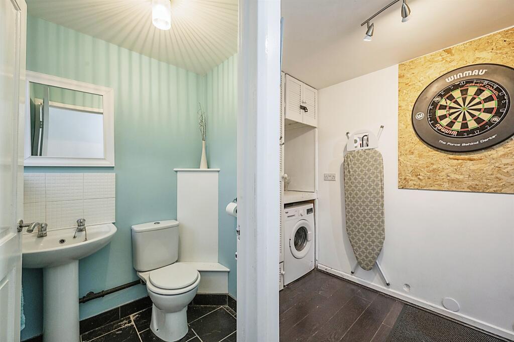 4 bedroom semidetached house for sale in Kelsey Gardens, Bessacarr