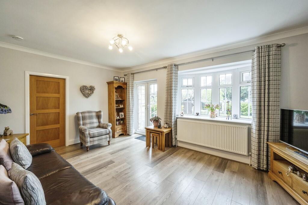 3 bedroom detached bungalow for sale in Woodlea Way, Wheatley Hills