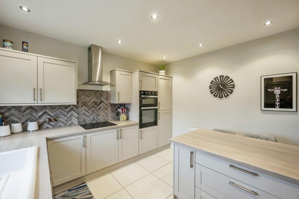 3 bedroom detached bungalow for sale in Woodlea Way, Wheatley Hills