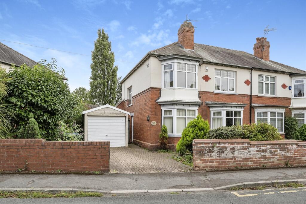 3 bedroom semidetached house for sale in Hillcrest Road, Wheatley