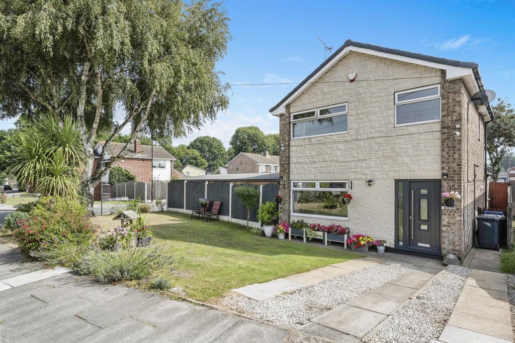 4 bedroom detached house for sale in Cantley Manor Avenue, Cantley