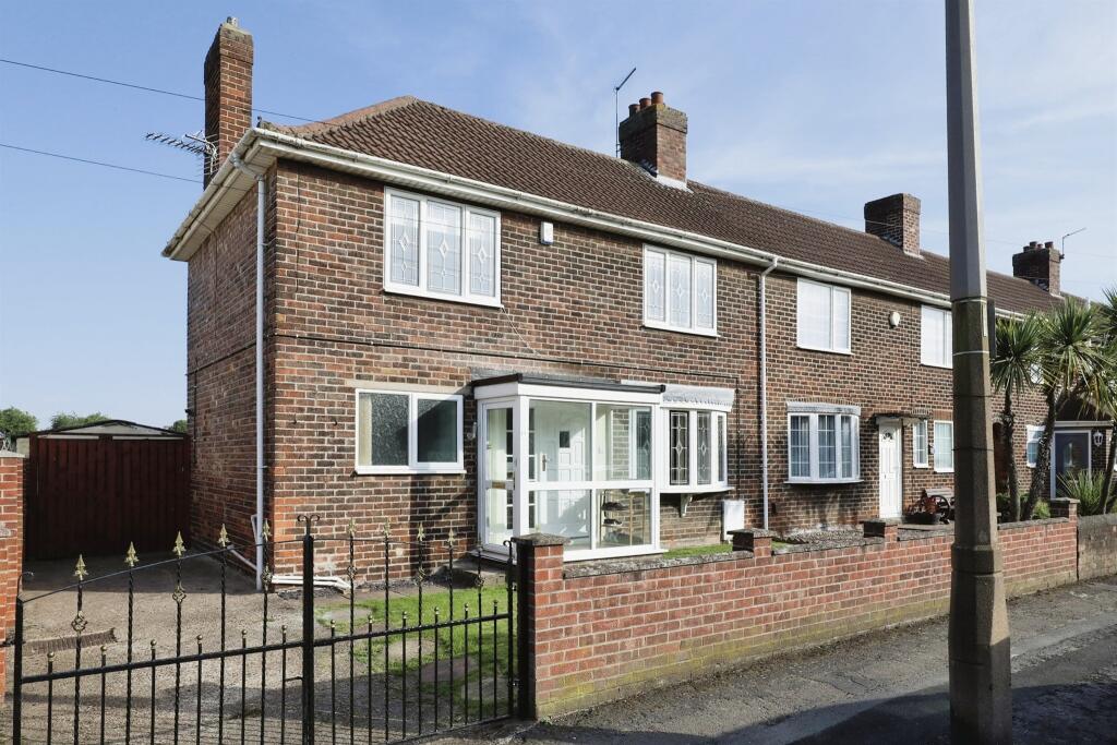 3 bedroom end of terrace house for sale in Oxford Street, New