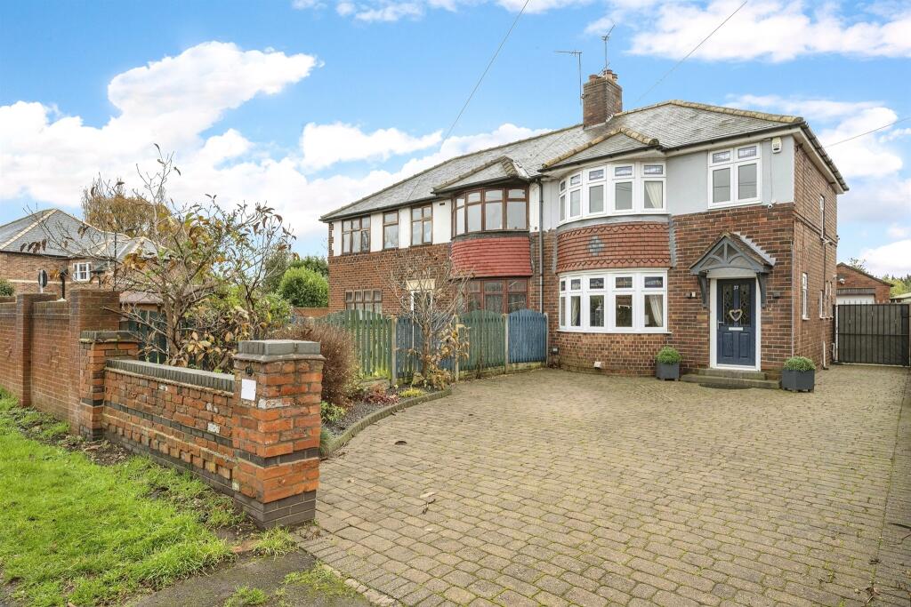 3 bedroom semidetached house for sale in Ellers Road, Bessacarr