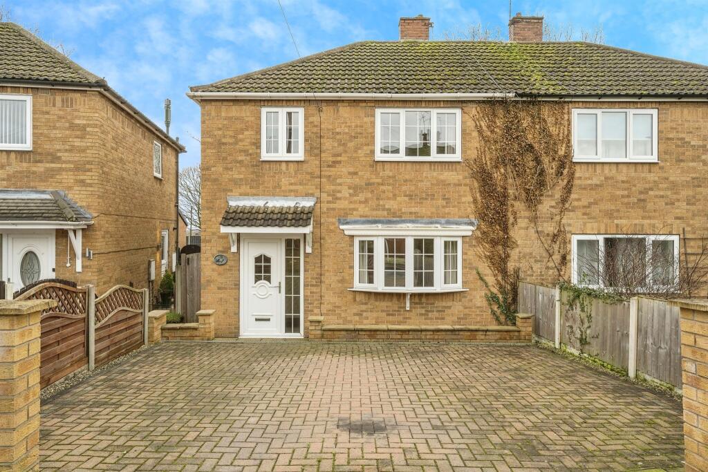 3 bedroom semidetached house for sale in Shakespeare Avenue, Campsall