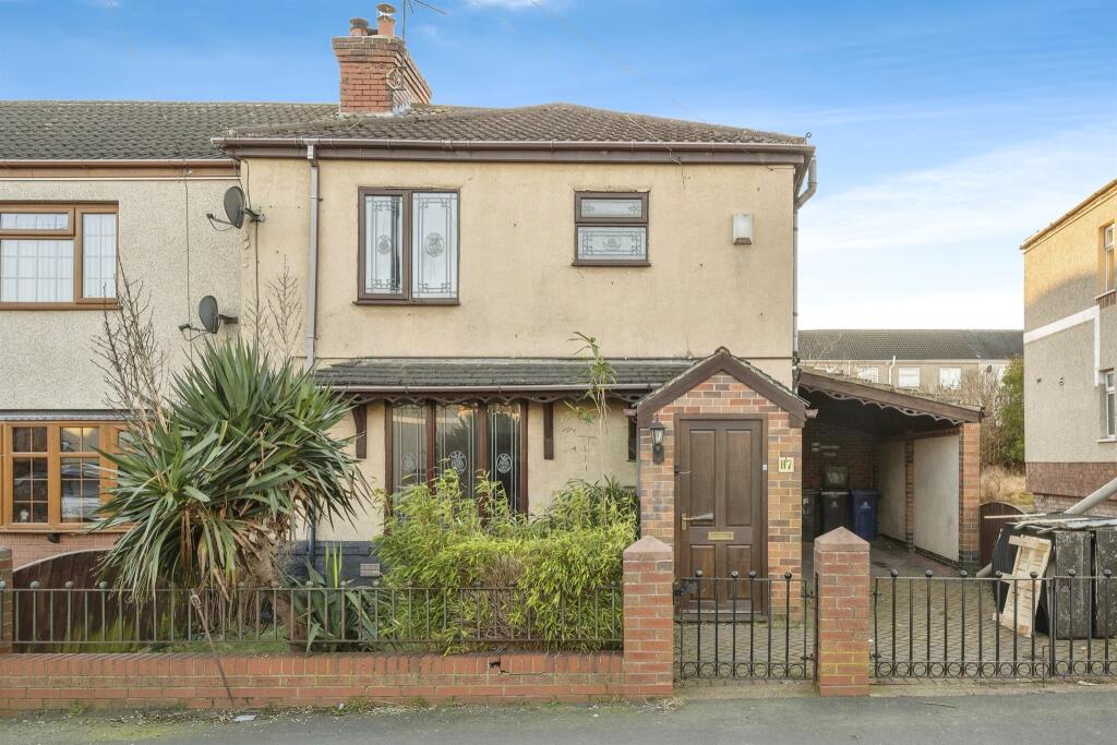 3 bedroom end of terrace house for sale in Avenue Road, Askern