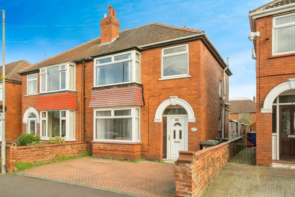3 bedroom semidetached house for sale in Harrowden Road, Wheatley, Doncaster, DN2
