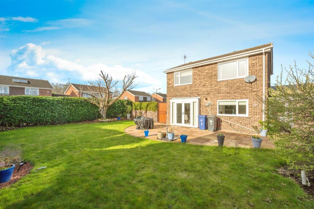 3 bedroom detached house for sale in Minster Close, Cantley, Doncaster, DN4