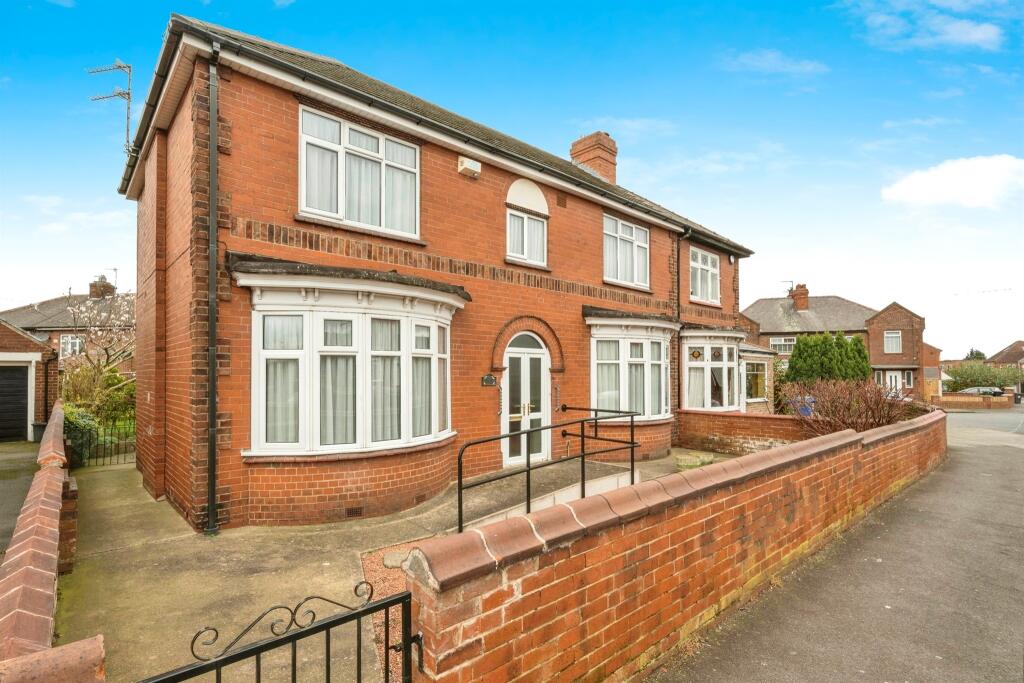 3 bedroom semidetached house for sale in Beckett Road, Wheatley, Doncaster, DN2