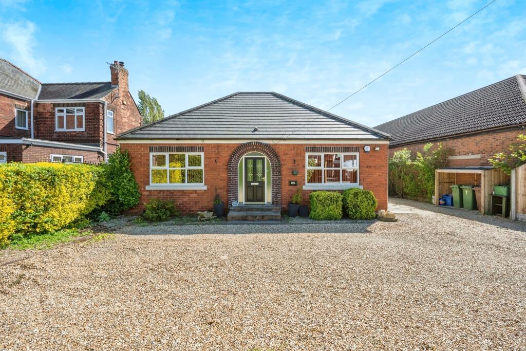 3 bedroom detached bungalow for sale in High Street, Belton, Doncaster, DN9