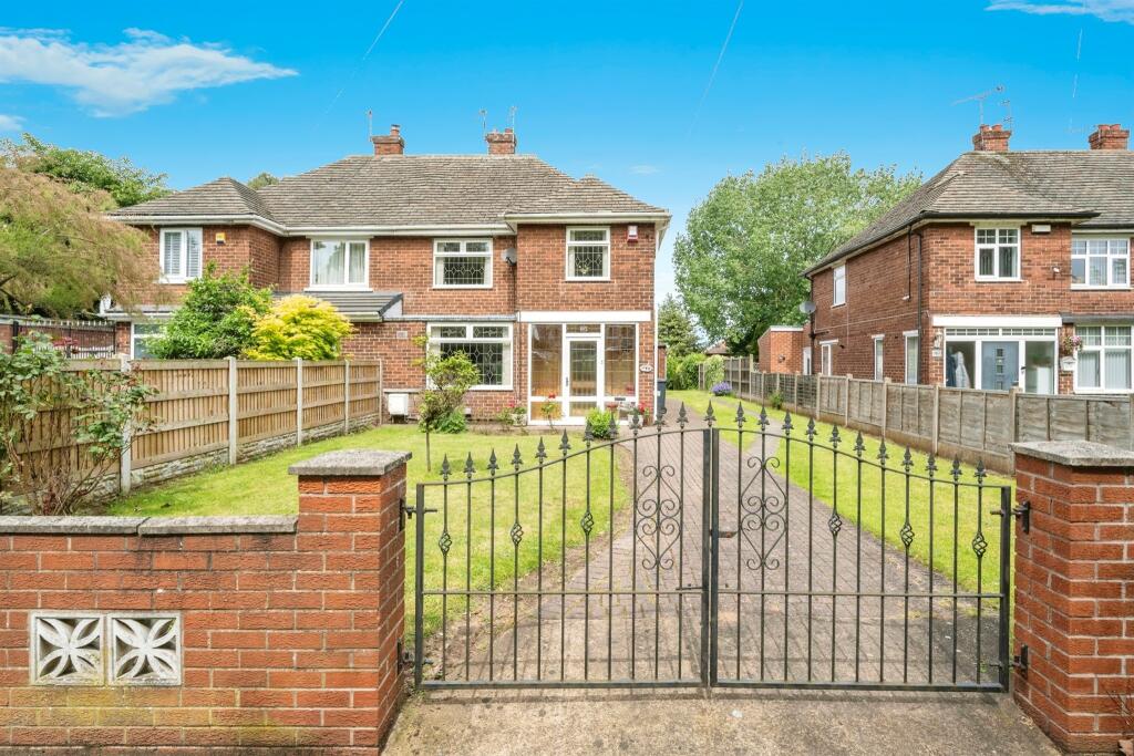 3 bedroom semidetached house for sale in Thorne Road, Wheatley, Doncaster, DN2