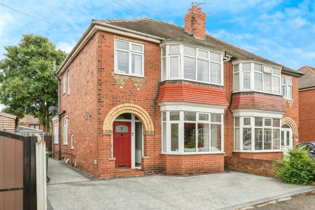 3 bedroom semidetached house for sale in West Grove, Wheatley Hills