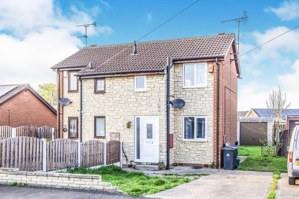 2 bedroom semidetached house for sale in Coniston Road, Askern, Doncaster, DN6