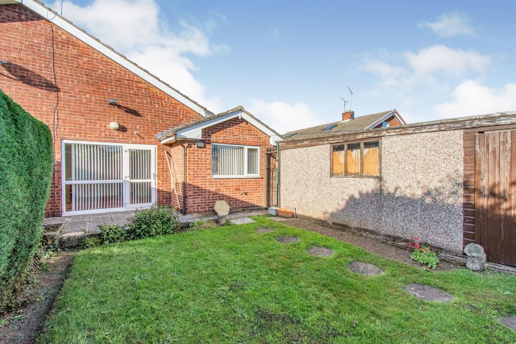 3 bedroom semidetached bungalow for sale in Oakwood Drive, Armthorpe