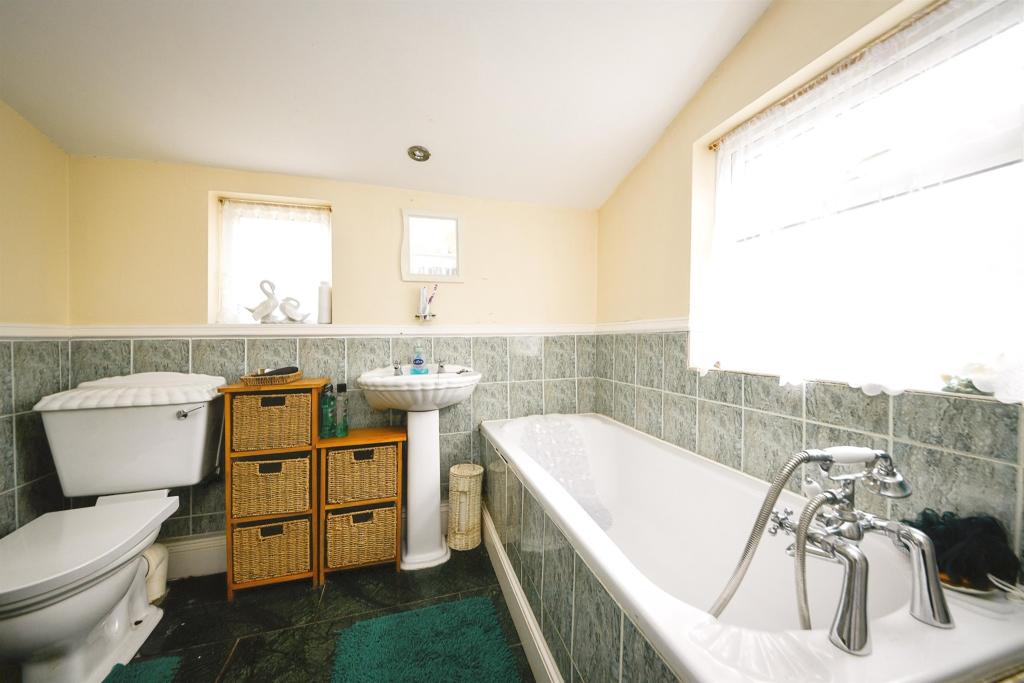 3 bedroom detached bungalow for sale in Ely Road, Hilgay, Downham