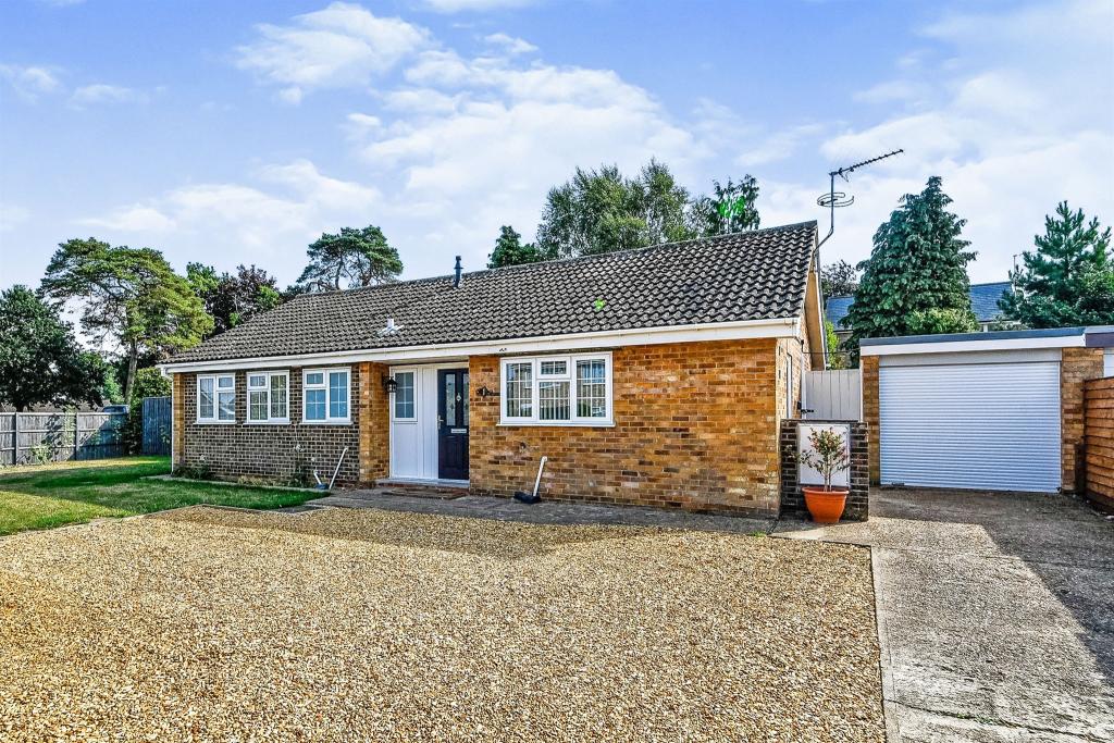 4 bedroom detached bungalow for sale in Oakview Drive, Downham Market, PE38