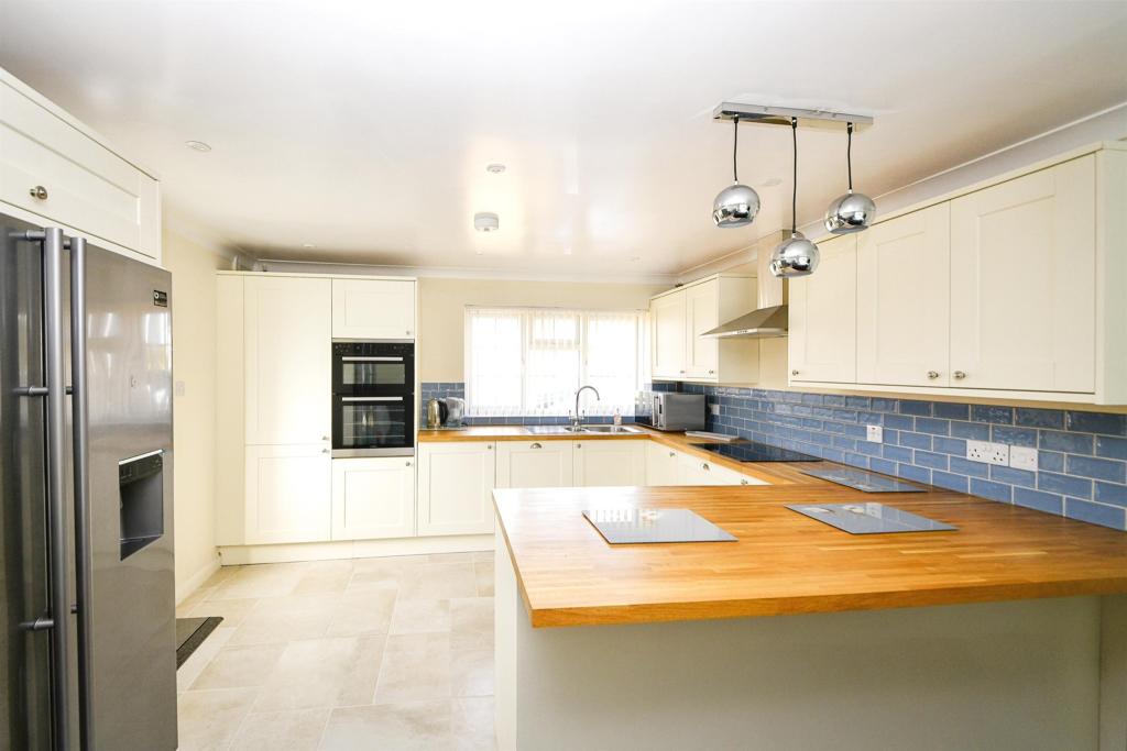 4 bedroom detached bungalow for sale in Oakview Drive, Downham Market, PE38