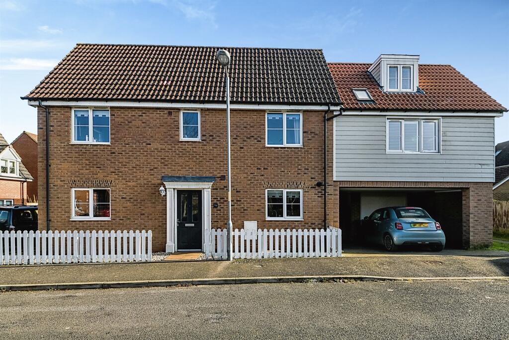 5 bedroom detached house for sale in Coriander Road, Downham Market, PE38