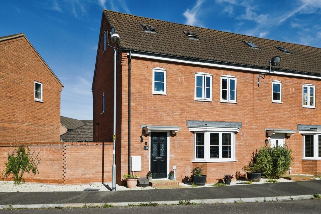 4 bedroom town house for sale in Langridge Circle, Watlington, KING'S