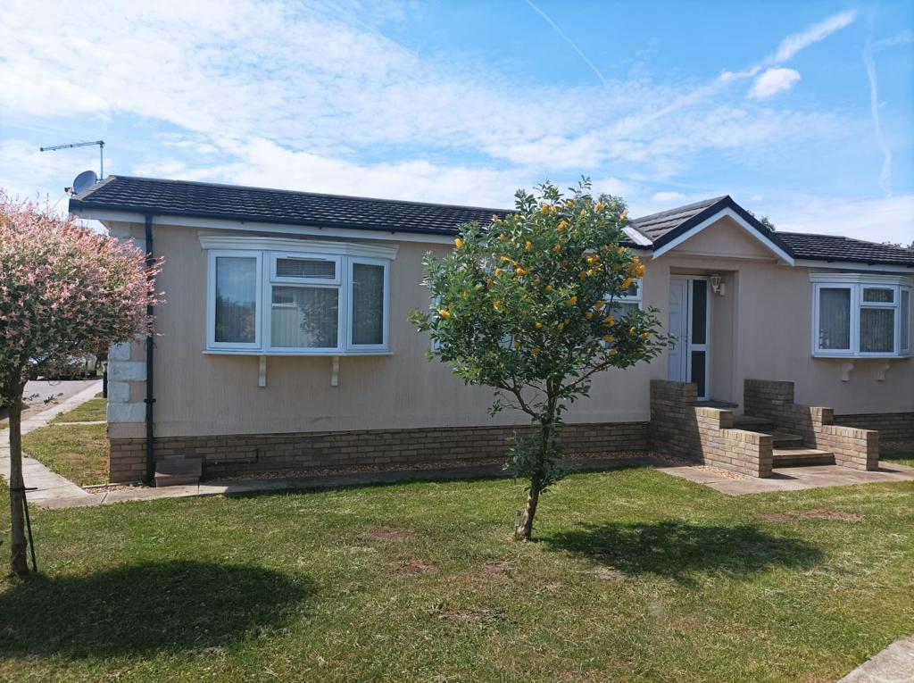 3 bedroom park home for sale in Cambridge Road, Stretham, Ely, CB6