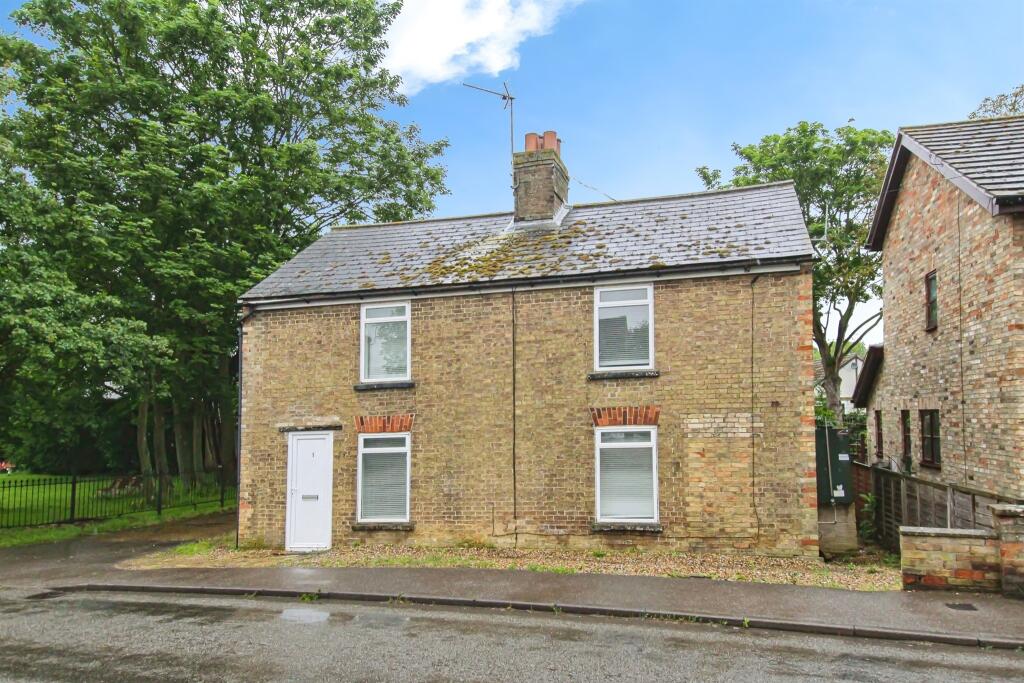 4 bedroom detached house for sale in Newmarket Road, Stretham, Ely, CB6