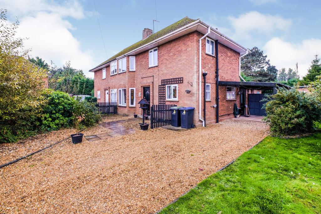 3 bedroom semidetached house for sale in Saffron Close, Littleport