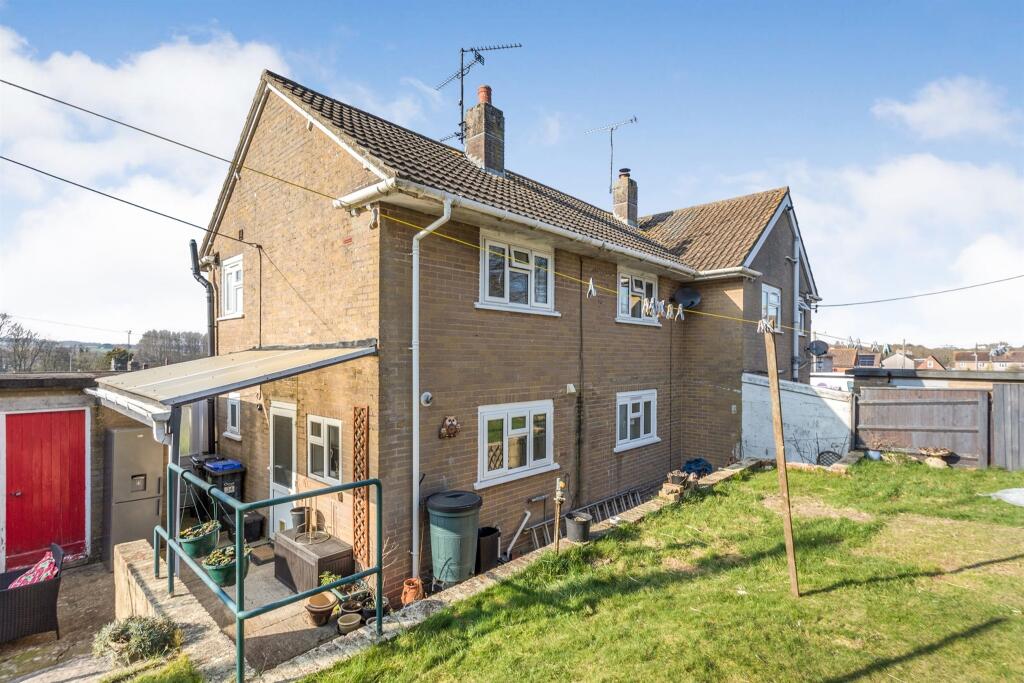 3 bedroom semidetached house for sale in Crescent Road, Bulford, SALISBURY, SP4