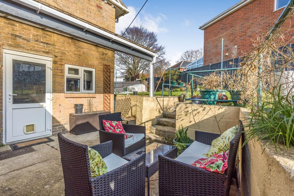 3 bedroom semidetached house for sale in Crescent Road, Bulford
