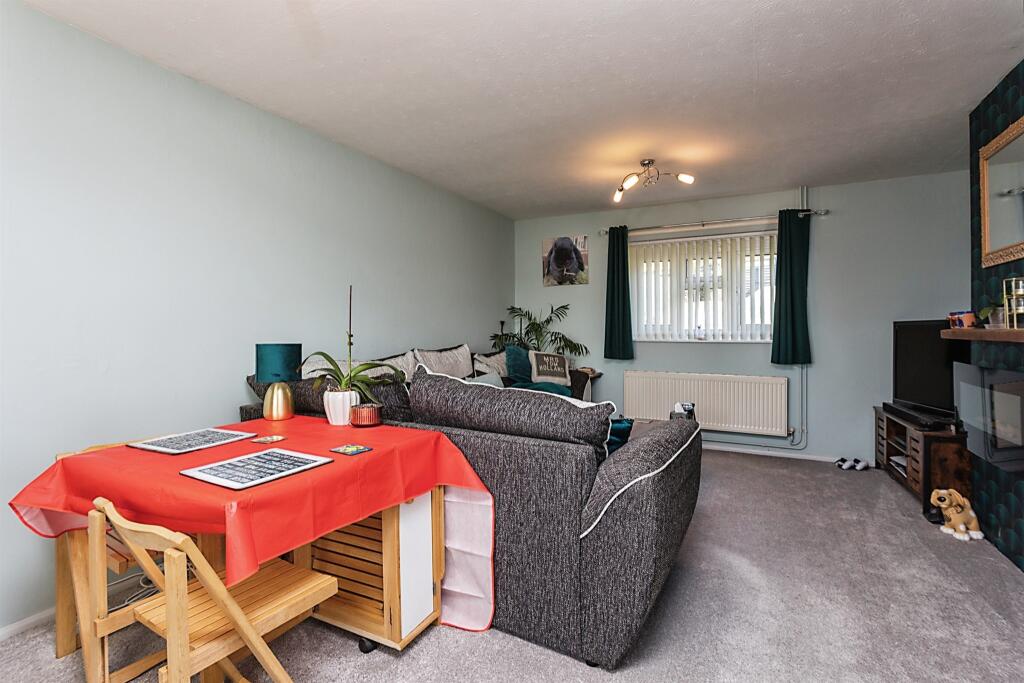 3 bedroom semidetached house for sale in Crescent Road, Bulford