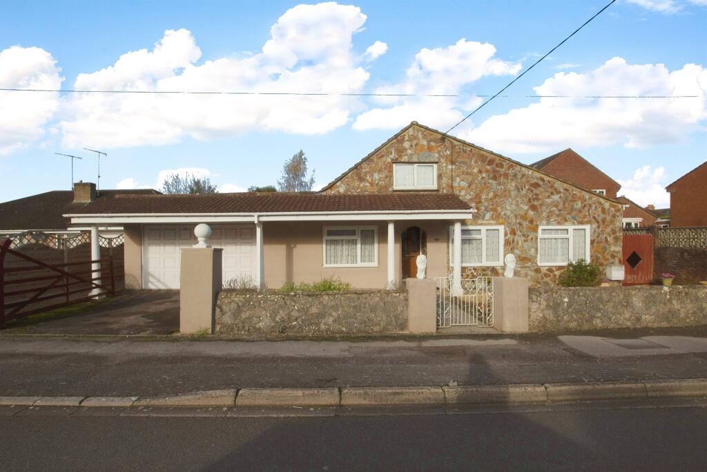 4 bedroom detached bungalow for sale in Poores Road, Durrington