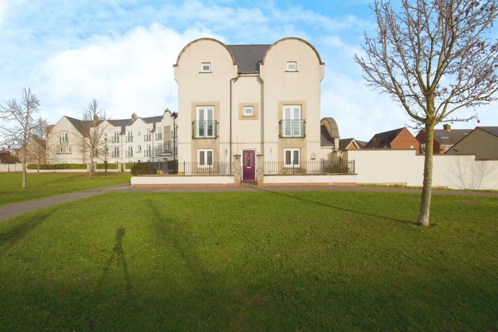 4 bedroom town house for sale in Holloway Close, Amesbury, Salisbury, SP4