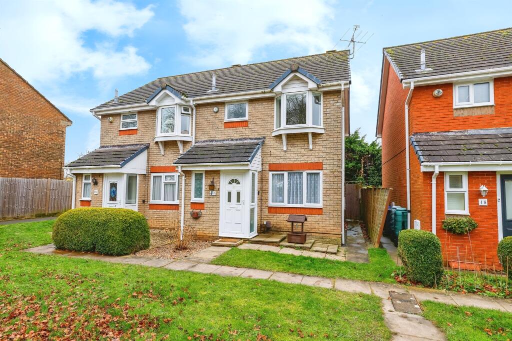 3 bedroom semidetached house for sale in Kingfisher Drive, Durrington
