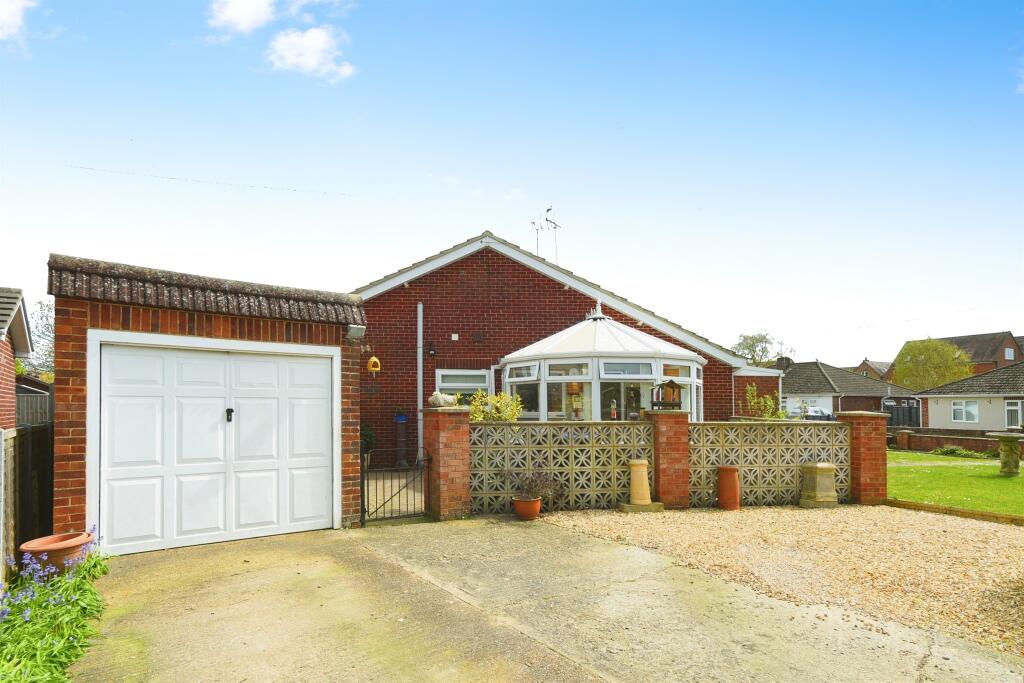 2 bedroom semidetached bungalow for sale in Byron Close, Ludgershall