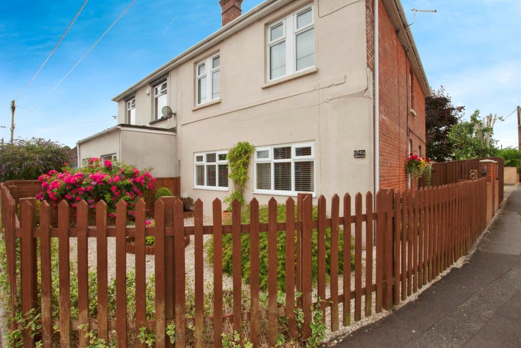 3 bedroom semidetached house for sale in Bulford Road, Durrington