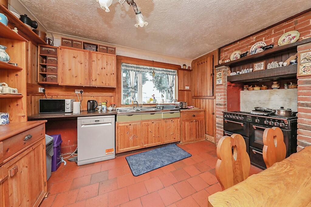 4 bedroom detached house for sale in Dereham Road, Pudding Norton