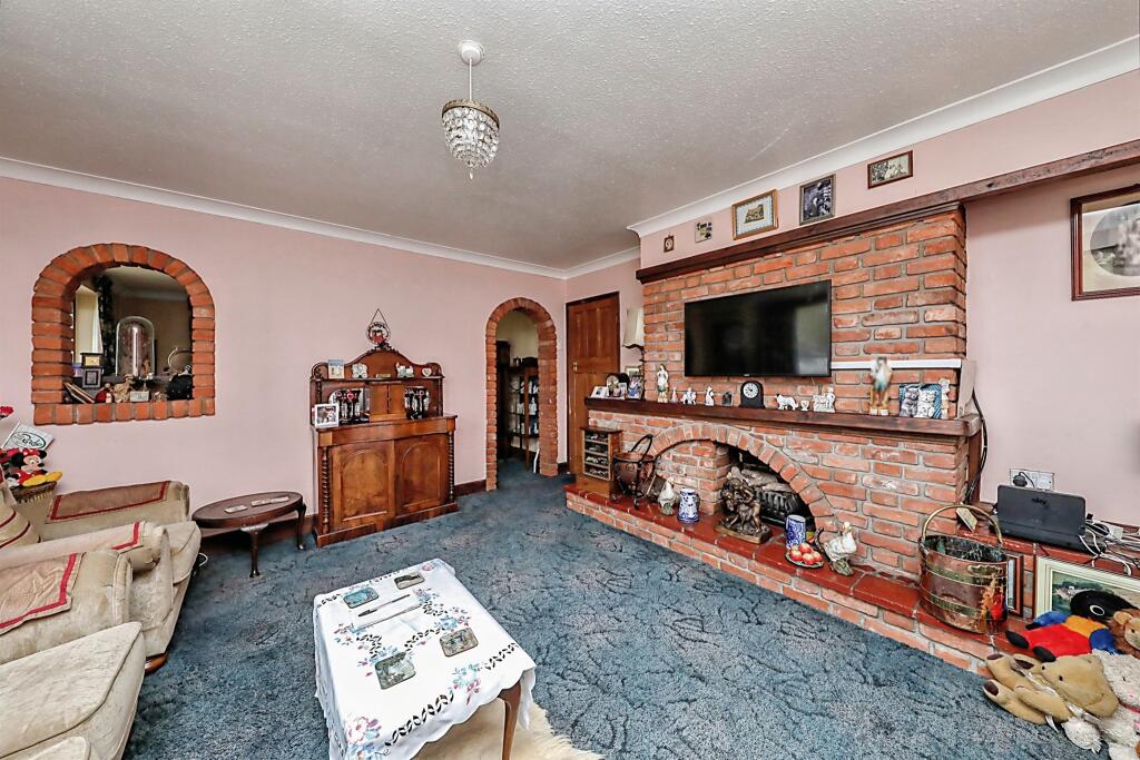 4 bedroom detached house for sale in Dereham Road, Pudding Norton