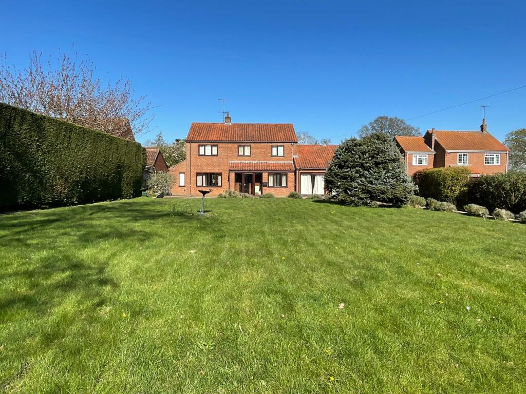 5 bedroom detached house for sale in Bagthorpe Road, East Rudham, King's Lynn, PE31
