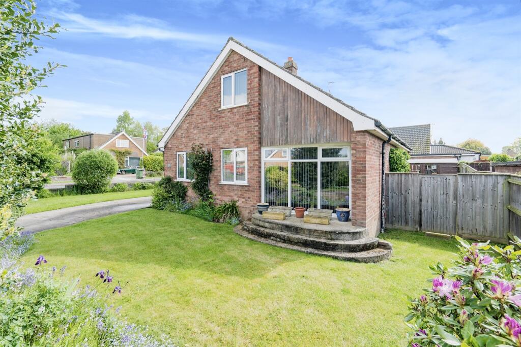 3 bedroom chalet for sale in Heath Rise, Fakenham, NR21