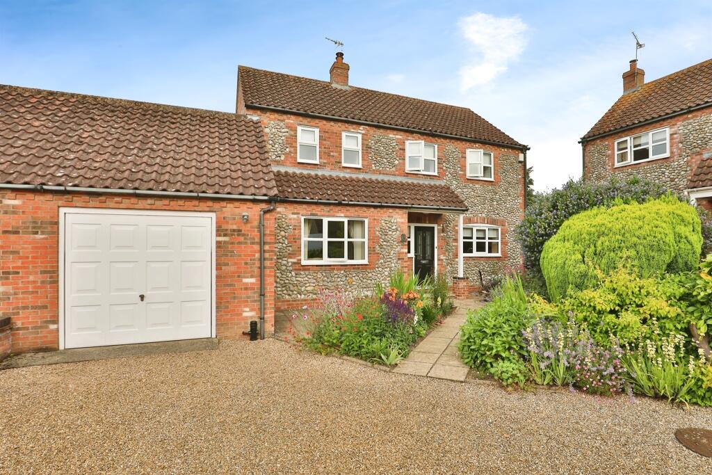4 bedroom detached house for sale in Orchard Grove, Kettlestone