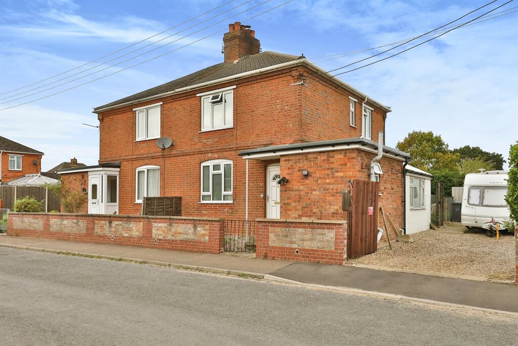 3 bedroom semidetached house for sale in The Lane, Briston, Melton