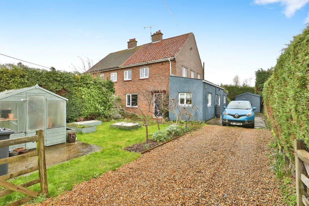 3 bedroom semidetached house for sale in Priory Crescent, Binham