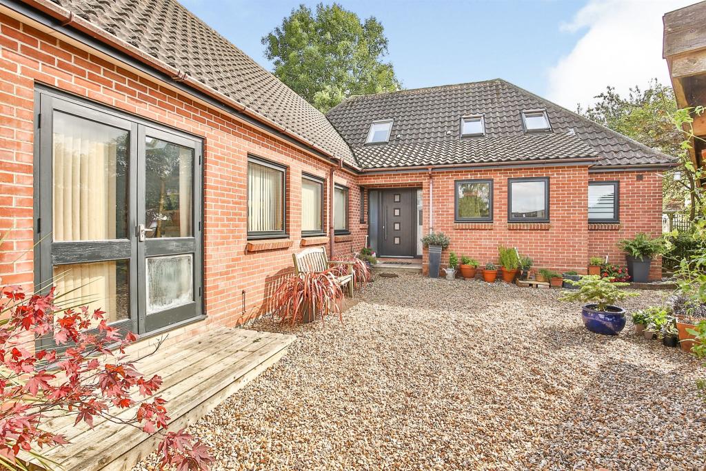 3 bedroom detached house for sale in Fakenham Road, Great Ryburgh