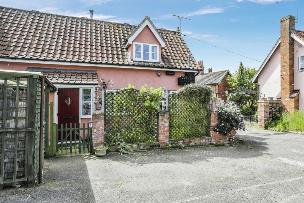 2 bedroom character property for sale in Broad Road, Wickham Market