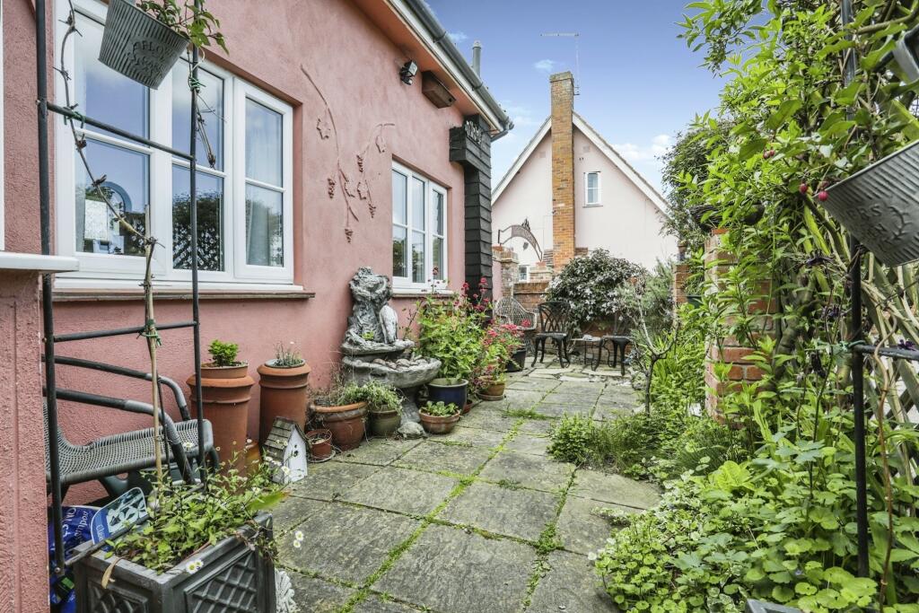 2 bedroom character property for sale in Broad Road, Wickham Market