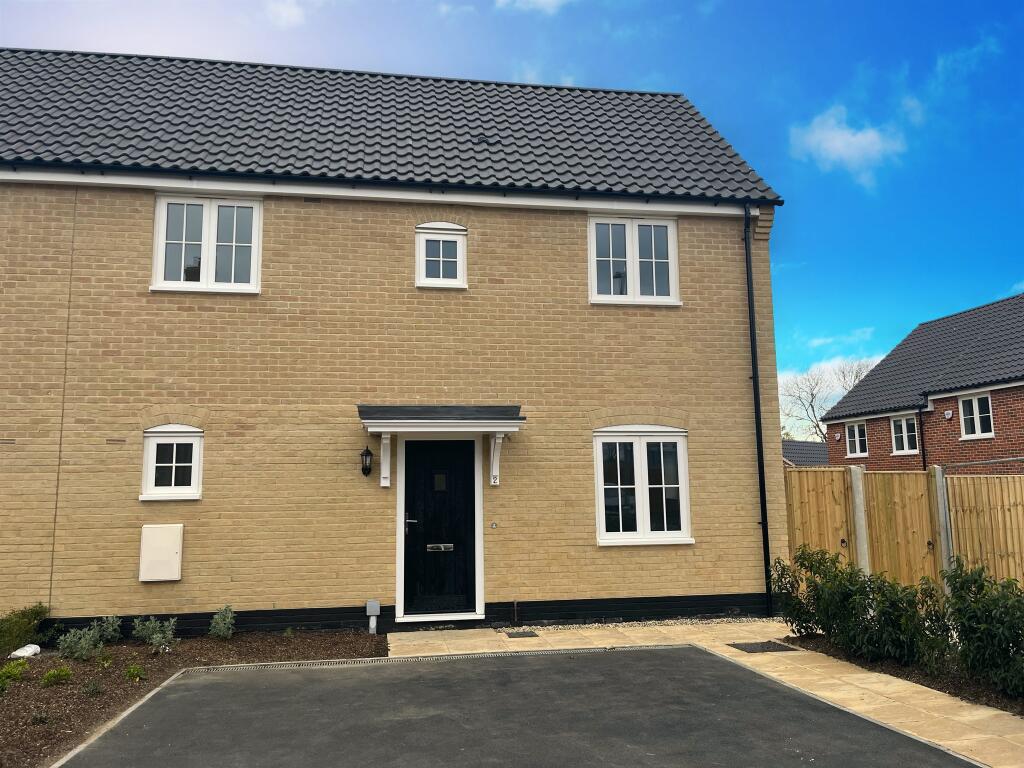 2 bedroom semidetached house for sale in Bramley Place, Debenham