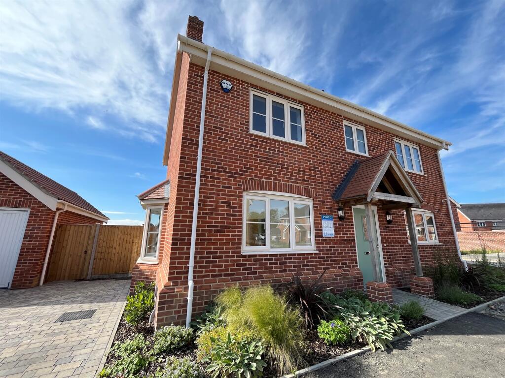 4 bedroom detached house for sale in Artillery Meadow, Kelsale