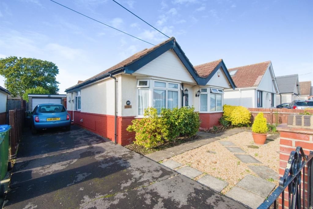 2 bedroom detached bungalow for sale in The Grove, SOUTHAMPTON, SO19