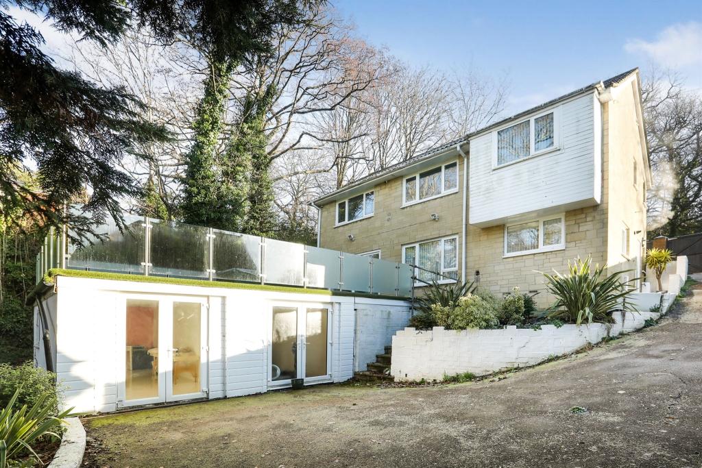 3 bedroom detached house for sale in Midanbury Lane, Southampton, SO18
